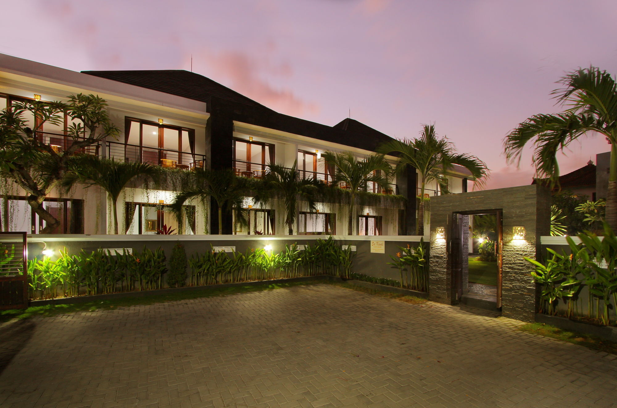 Srikandi Inn Kuta Selatan Экстерьер фото