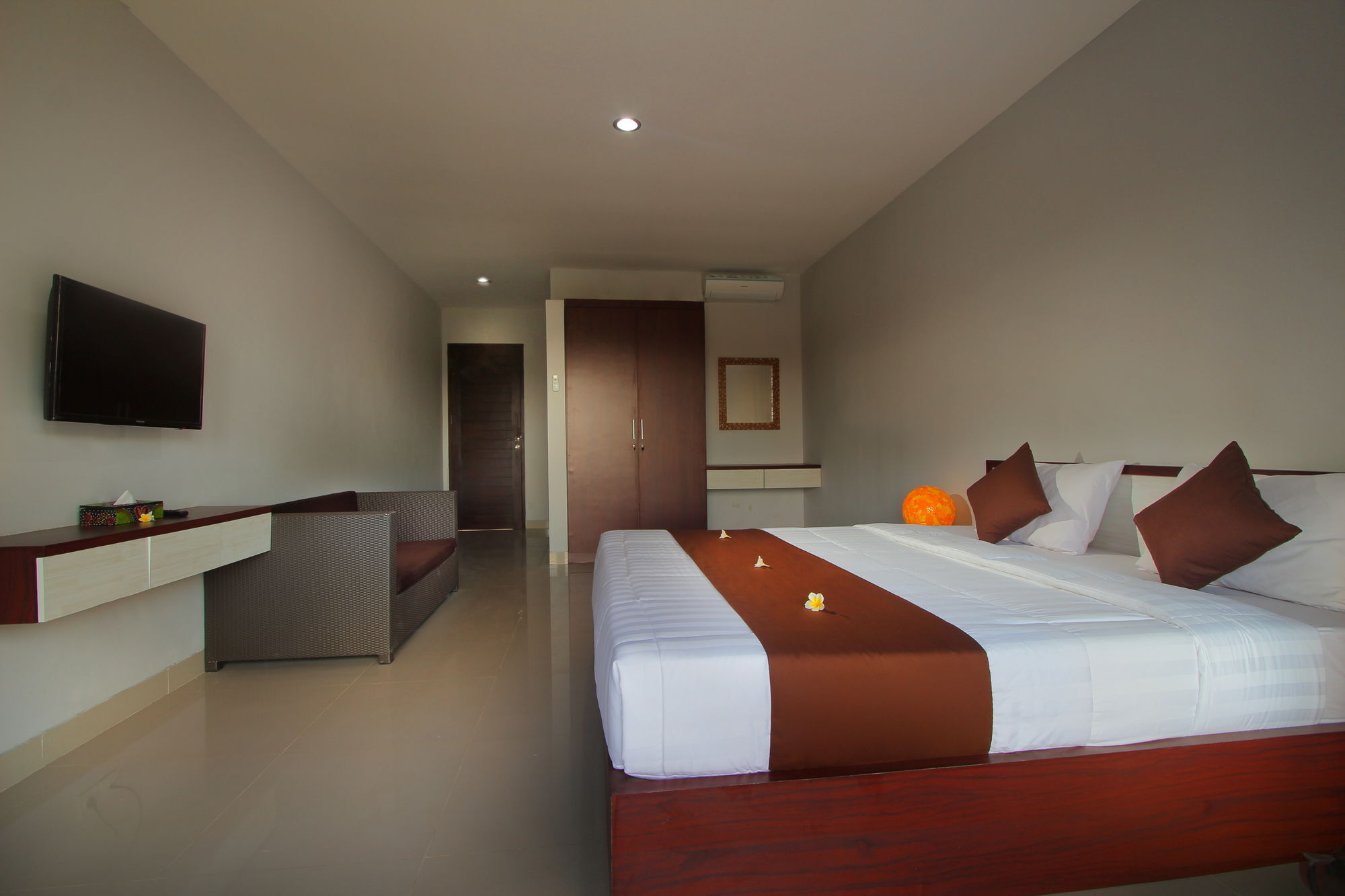Srikandi Inn Kuta Selatan Экстерьер фото