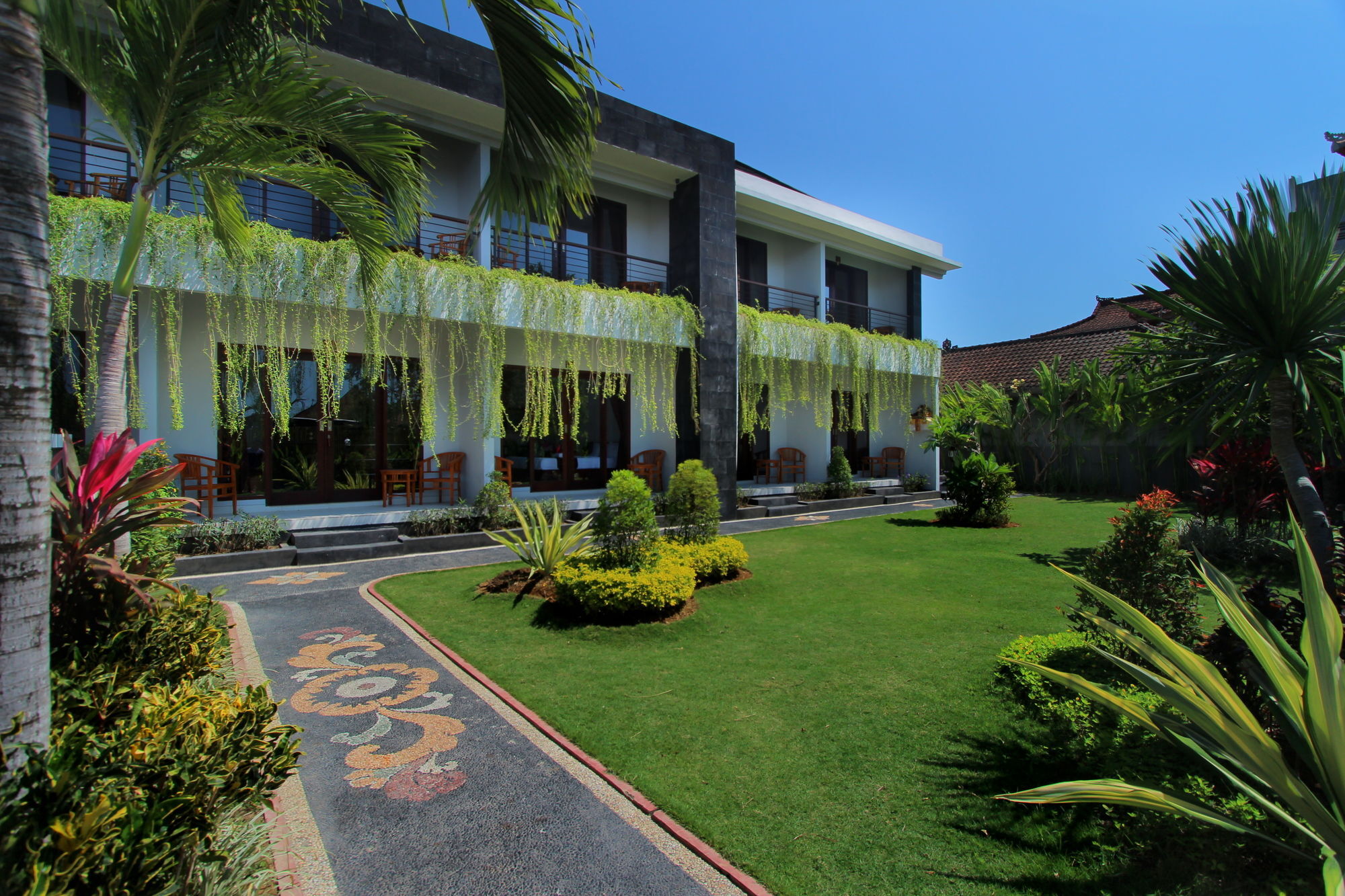 Srikandi Inn Kuta Selatan Экстерьер фото