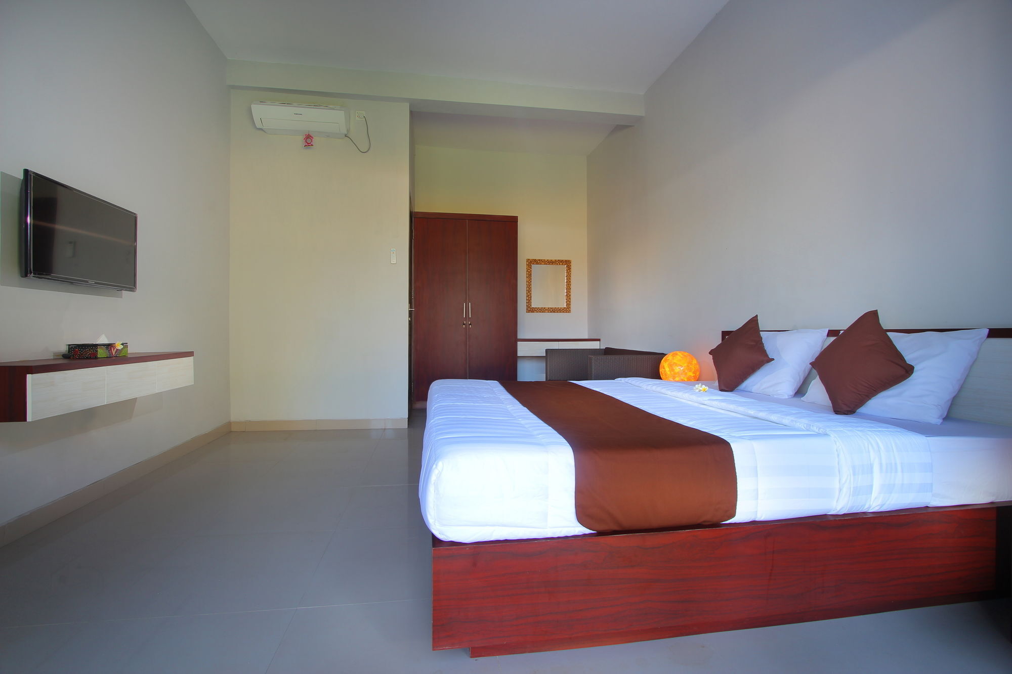 Srikandi Inn Kuta Selatan Экстерьер фото